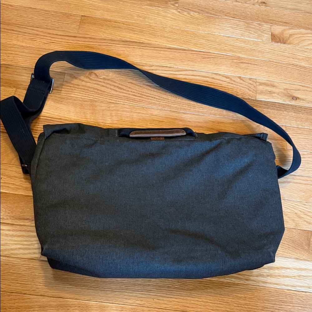 Timbuk2 Messenger Laptop Bag Black Brown | Crossbody Work Commuter Tech Bag - Picture 7 of 7
